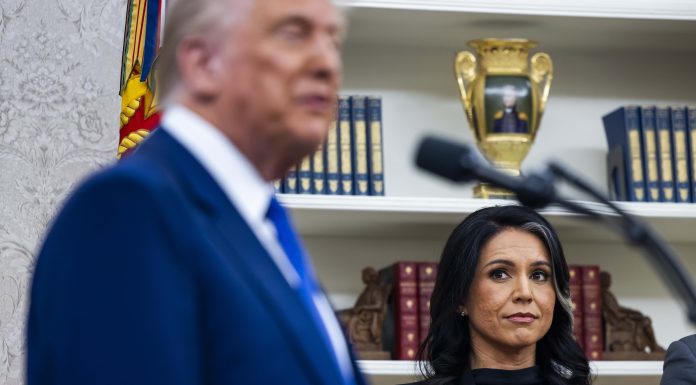 De ce demisionează Tulsi Gabbard, directoarea Serviciului Național de Informații al SUA și cine ar putea să o înlocuiască