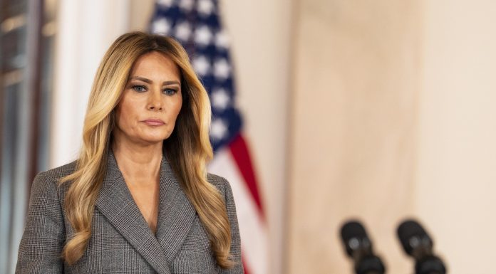 Primă victorie pentru Melania Trump în procesul legat de declarațiile despre Epstein. Acțiunea intentată de Michael Wolff, respinsă