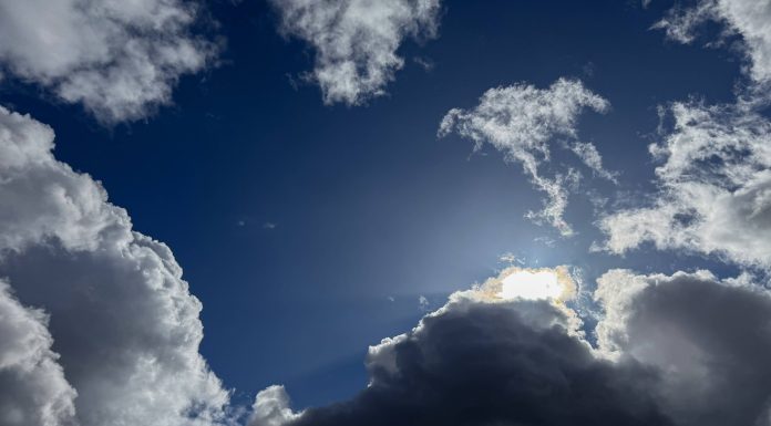 Vremea se încălzește la temperaturi de vară, dar urmează o nouă răcire bruscă și ploi. Prognoza pe două săptămâni, în fiecare regiune