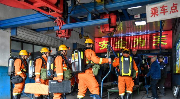 Tuneluri ascunse, uși false: China anchetează tragedia minieră din weekend în care au murit 82 de oameni