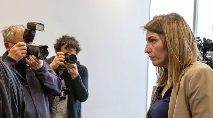 Efectul Pelicot: o franțuzoaică refuză un proces cu ușile închise după ce și-a acuzat fostul partener de viol și tortură
