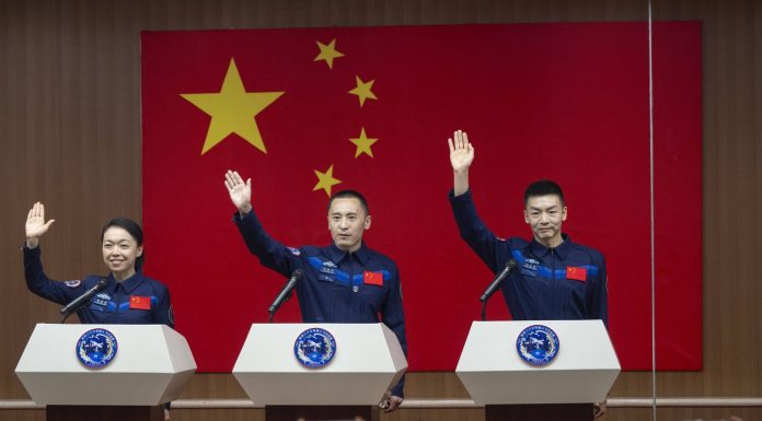 China trimite, pentru prima dată, un astronaut în spațiu care va petrece un an întreg pe orbită