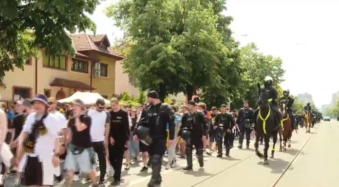 Concert cu risc în București: Mii de fani ai artistului Max Korzh sunt pe străzi. Poliția este în alertă