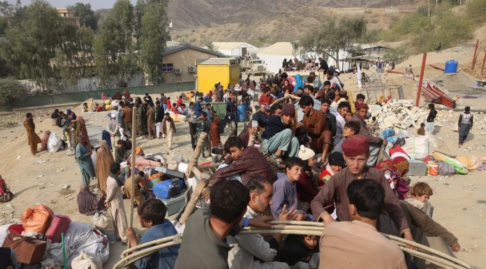 Își vând copiii ca să supraviețuiască: Alegerile imposibile pe care familiile din Afganistan au ajuns să le facă din cauza sărăciei