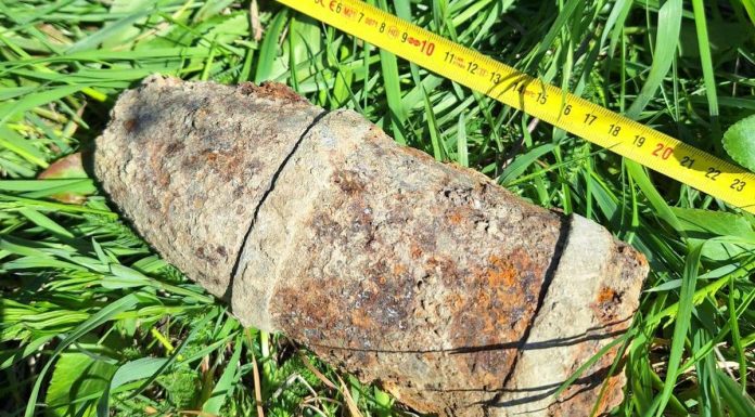 Proiectil exploziv descoperit de un bărbat în timp ce săpa în curte, la Botoșani