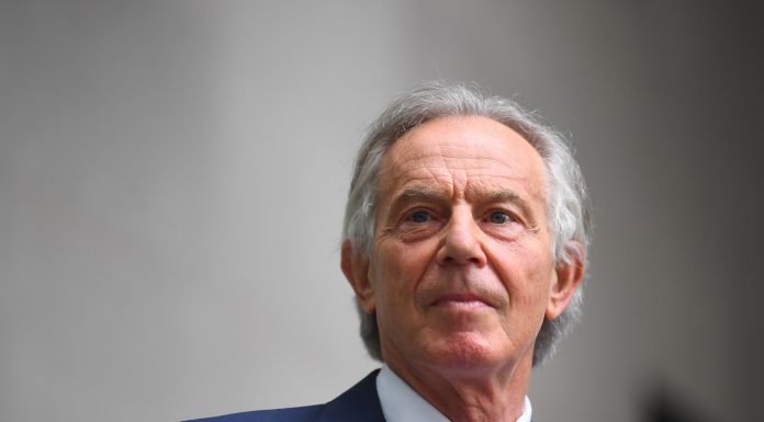 Tony Blair atacă dur guvernul lui Keir Starmer și avertizează că Partidul Laburist „se joacă cu focul”