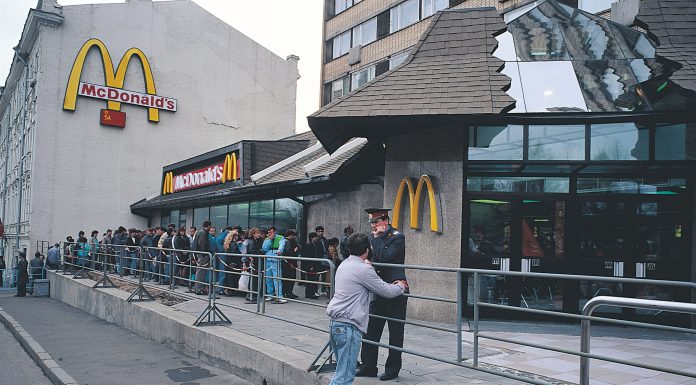 „O piață a substituenților forțați, importurilor paralele și a prețurilor mari”. Rușii simt tot mai acut lipsa produselor occidentale