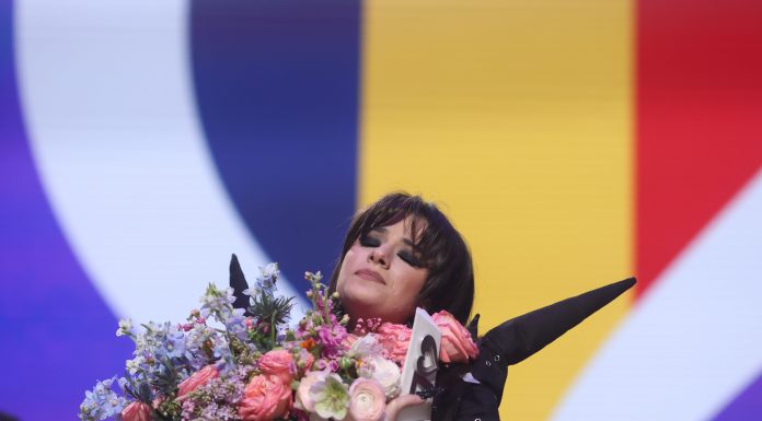 Alexandra Căpitănescu, primele declarații la întoarcerea acasă. Artista a fost întâmpinată cu aplauze la aeroport