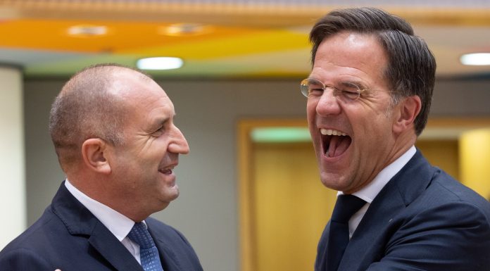 Bulgaria anunță o creștere uriașă a cheltuielilor militare. Promisiunea făcută de premierul Rumen Radev lui Mark Rutte