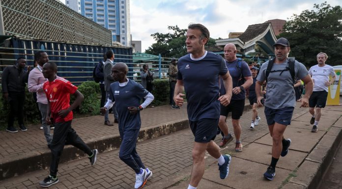 Macron, alergare matinală pe străzile din Nairobi împreună cu dublul campion olimpic Kipchoge, înaintea summitului „Africa Forward”