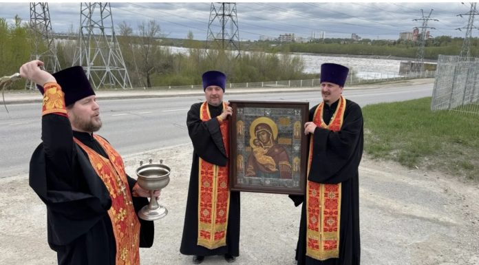Preoții ortodocși ruși au organizat o procesiune cu icoane pentru a alunga dronele ucrainene. Atacurile, calificate drept „necaz”
