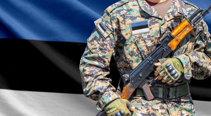 Estonia ia în calcul recrutarea obligatorie a femeilor, din cauza climatului tot mai tensionat pe flancul estic al NATO
