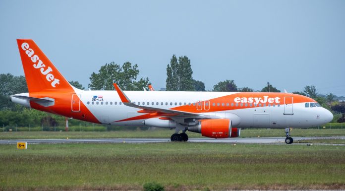 Un zbor EasyJet din Egipt către Marea Britanie a aterizat de urgență la Roma după ce un pasager a dezvăluit ce are în bagaj