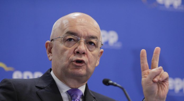 Emil Boc: Alegerile anticipate n-ar trebui să fie excluse, dacă celelalte soluţii nu funcţionează