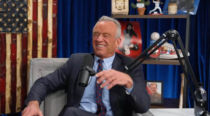 Robert Kennedy Jr. s-a luptat cu doi şerpi cu mâinile goale pe terasa lui Dr. Oz: „Bobby, eşti nebun!”
