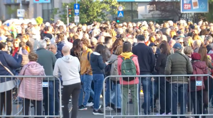 Manifestații pro-Bolojan în București și Oradea cu două zile înainte de moțiunea de cenzură depusă de AUR și PSD