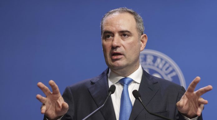 Alexandru Nazare, după prăbușirea leului: „Turbulenţele politice pot afecta două ţinte importante ale României”