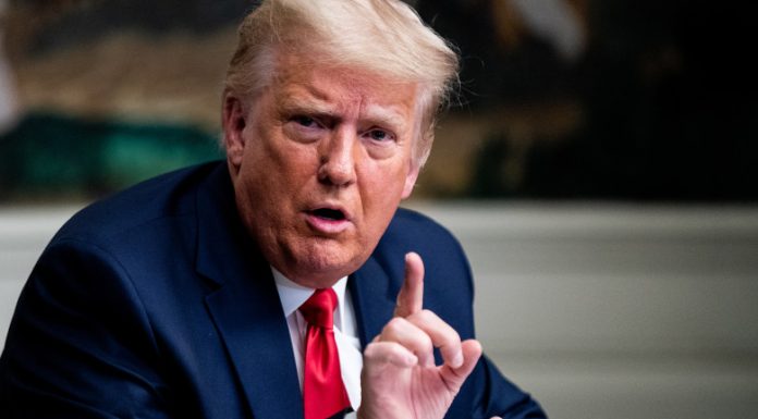 Donald Trump amenință din nou Iranul: „Ceasul ticăie”