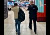 Pasagerul unei curse aeriene Londra Luton – Bacău, dat jos din avion după ce a furat ochelari de soare din duty free