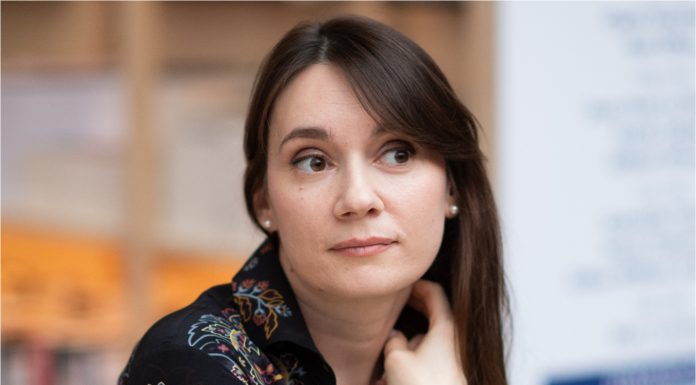Vocea lui Putin în urechile francezilor. Cum reușește fosta șefă a RT France să continue propaganda rusă la Paris: „E ca Darth Vader”