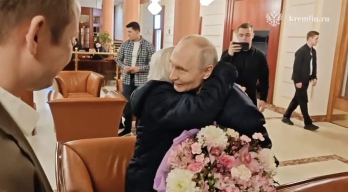 Putin și-a scos fosta dirigintă la cină. A venit la volanul unui SUV Aurus să o ia de la hotel