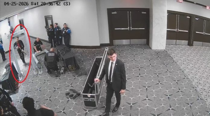 Noi imagini arată cum atacatorul de la cina corespondenților de la Casa Albă a trecut de securitate în patru secunde