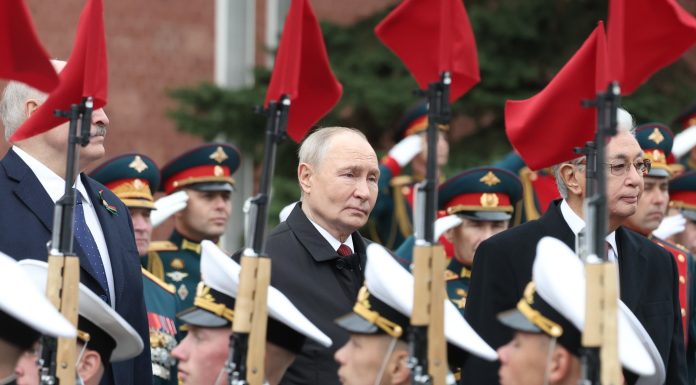 În discursul de Ziua Victoriei, Putin n-a uitat de NATO și de Ucraina. „Armata rusă avansează, în ciuda sprijinului acordat inamicului”