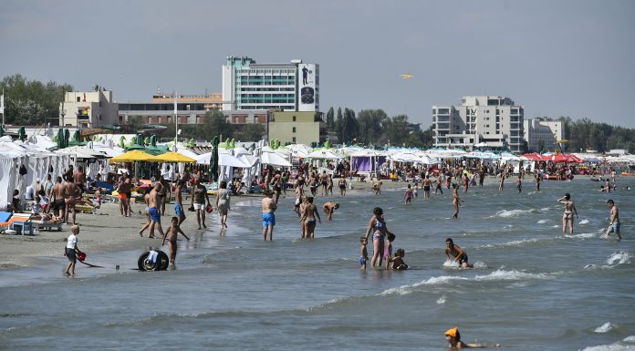 Constanța: Ancheta privind un sector de plajă din Mamaia. Polițiștii au solicitat ajutorul Administrației Bazinale Dobrogea-Litoral