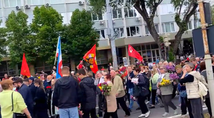 9 mai la Chișinău: marș al prorușilor cu simboluri interzise și muzică sovietică, în timp ce Guvernul sărbătorește Ziua Europei