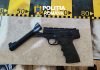 Peste 40 de percheziţii în 22 de judeţe, într-un dosar privind arme cumpărate ilegal online din Ungaria. Ce au confiscat poliţiştii