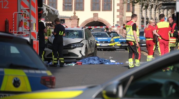 O mașină a intrat într-un grup de persoane în orașul german Leipzig. doi morți și mai mulți răniți