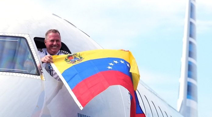 Prima cursă comercială directă SUA–Venezuela după 7 ani a aterizat la Caracas, cu o delegație a Casei Albe la bord