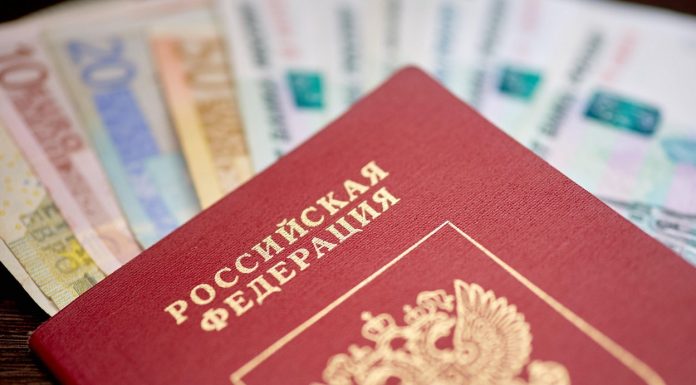 Cum încearcă Putin să forțeze rușii anti-război să se întoarcă în țară din statele europene
