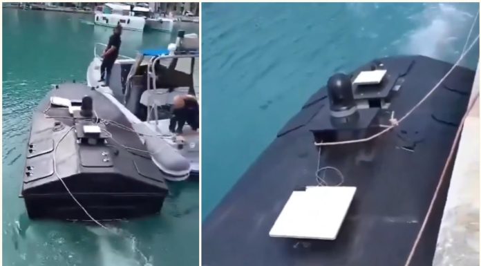 Dronă navală misterioasă, descoperită în apropierea insulei Lefkada. Transporta explozibili și avea motorul pornit