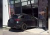 O şoferiţă de 71 de ani din Galați a intrat cu maşina într-un bancomat şi a accidentat o femeie