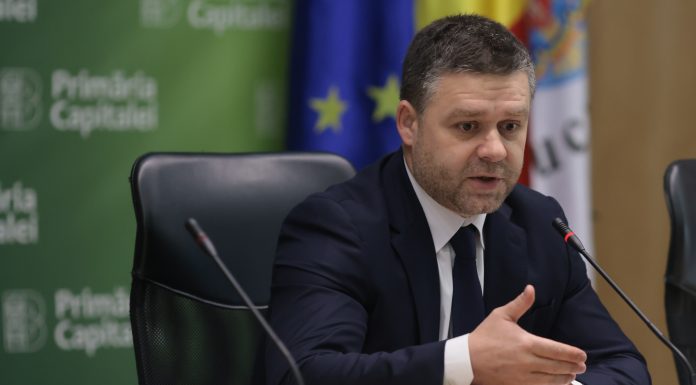 Ciprian Ciucu, întrebat dacă moţiunea de cenzură va trece: Se joacă. Lipsesc între cinci şi zece voturi ca să nu treacă