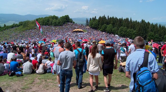 Sute de mii de credincioși la Șumuleu Ciuc de Rusalii. Pelerinajul, cel mai mare din sud-estul Europei: „Este o încărcare sufletească”