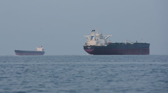 Piețele maritime văd în traficul prin Ormuz indiciul unei posibile înțelegeri cu Iranul. Semnale din SUA privind relaxarea tensiunilor