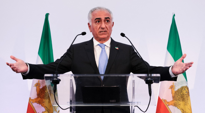 Fiul ultimului șah al Iranului îl critică pe Trump pentru că transmite „semnale contradictorii”: „Nu trebuie să ratezi ocazia”