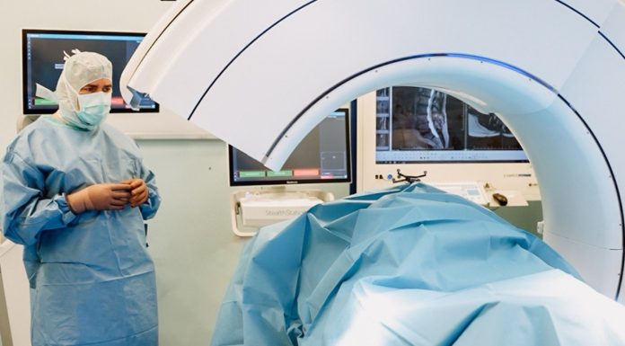 MedLife aduce la Sibiu unul dintre cele mai avansate sisteme de neurochirurgie robotică, printr-o investiție de peste 2 milioane euro