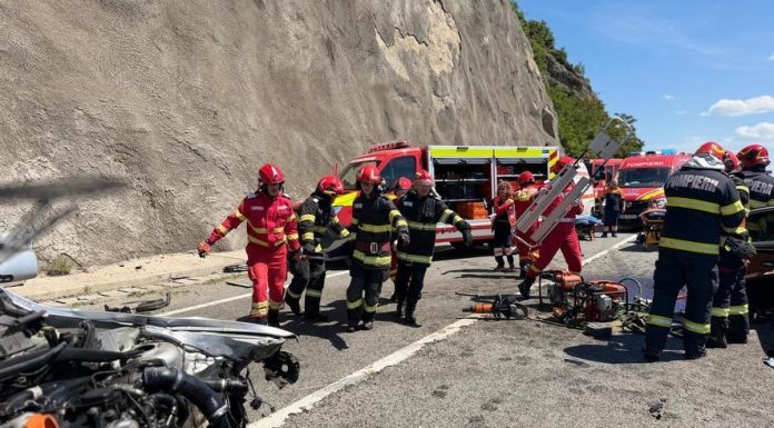 Una dintre victimele din accidentul produs în judeţul Mehedinţi, în stare gravă în Spitalul Judeţean Craiova