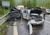 UPDATE – Vâlcea: Două persoane, rănite în urma unui accident în care au fost implicate trei autoturisme/ Una dintre victime, resuscitată şi transportată la spital/ Traficul pe DN 7, blocat complet – FOTO