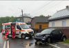 Accident pe DN17: O mașină a ieșit de pe șosea. Două persoane au fost transportate la spital