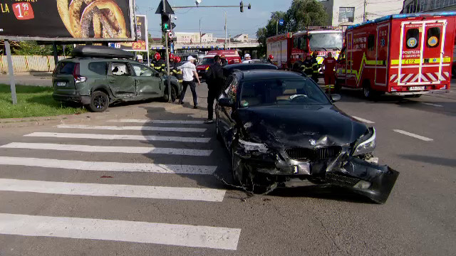 Trei copii și mama lor, răniți într-un grav accident la Iași. Surse: Un șofer de 26 de ani ar fi condus agresiv