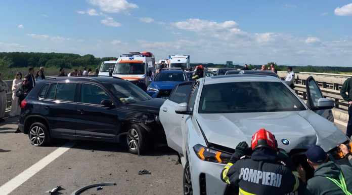 Accident cu șapte autoturisme pe A3, direcția București. Traficul este oprit