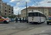 O șoferiță din Timișoara a intrat cu mașina într-un tramvai. Circulația în zona accidentului a fost blocată