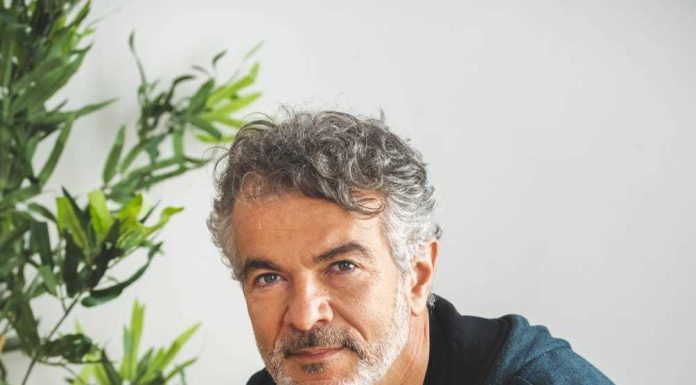 Psihologul Adrian Marcu: Pot să abordez copilul sau tânărul fără a-l chestiona. Putem spune: te rog, când simţi, haide să vorbim! Nu impun să comunice cu mine, îi spun că îl aştept şi că îmi doresc să stăm de vorbă şi îl asigur de protecţie, de înţelegere
