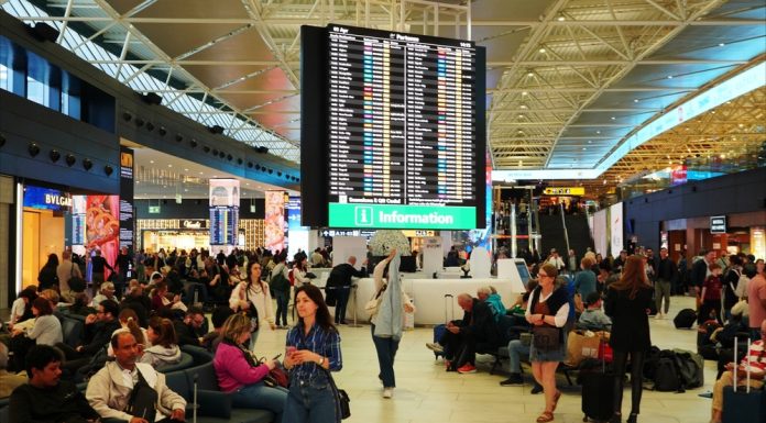 Un expert în călătorii a dezvăluit câteva trucuri care te pot ajuta să eviți întârzierile din aeroport