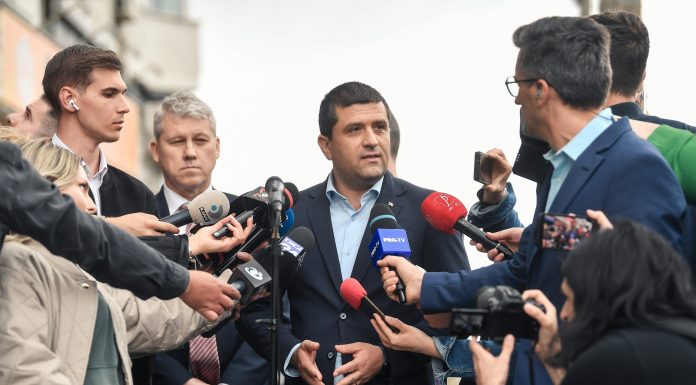 Radu Miruță, ministrul interimar al Apărării, după ce a vizitat blocul lovit de drona rusească
