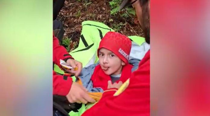 Noi imagini cu Alex când a fost găsit de salvamontiști în pădure, deshidratat. VIDEO